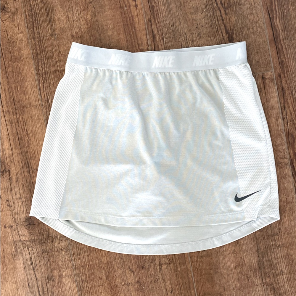 Worn twice Nike golf skirt